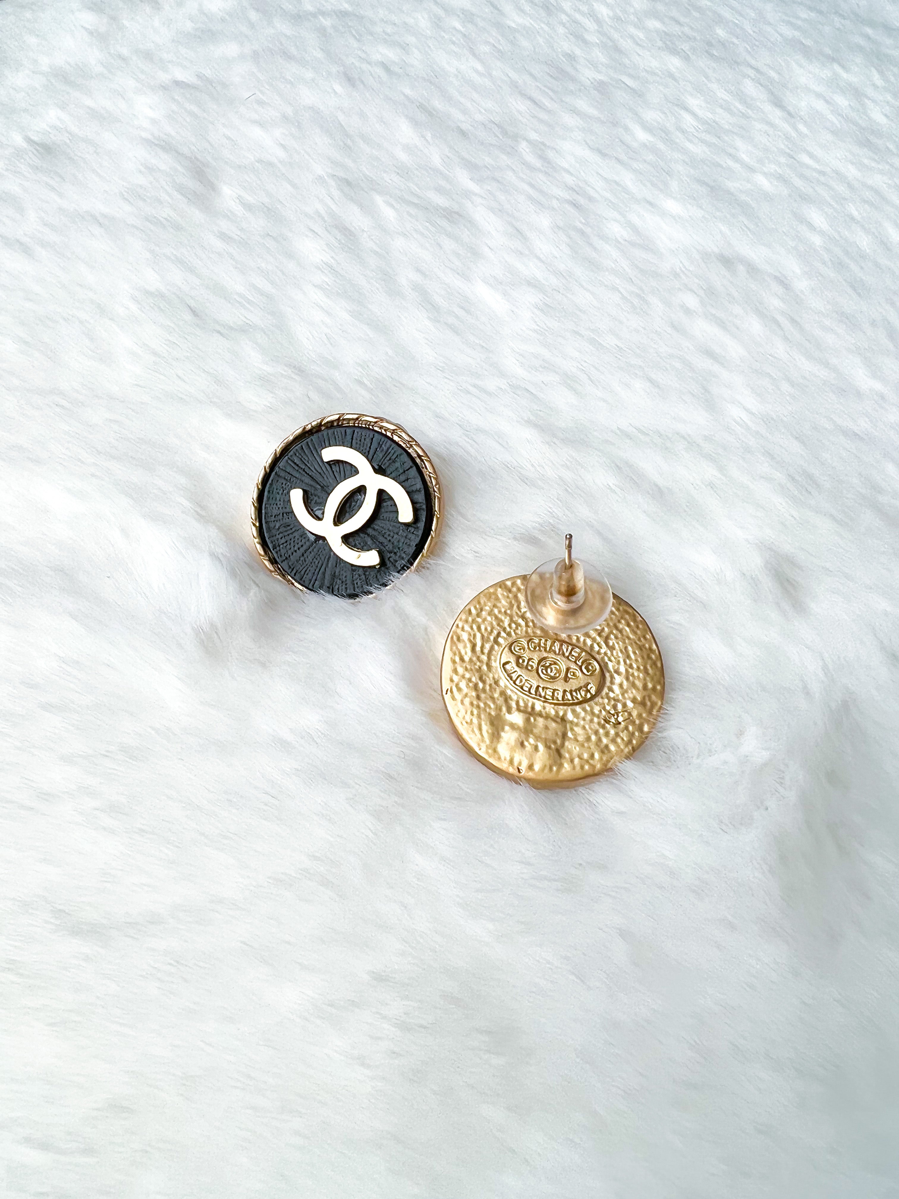 [TOP] CH@NEL Rounded Black and Gold Stid Earrings - Chanel