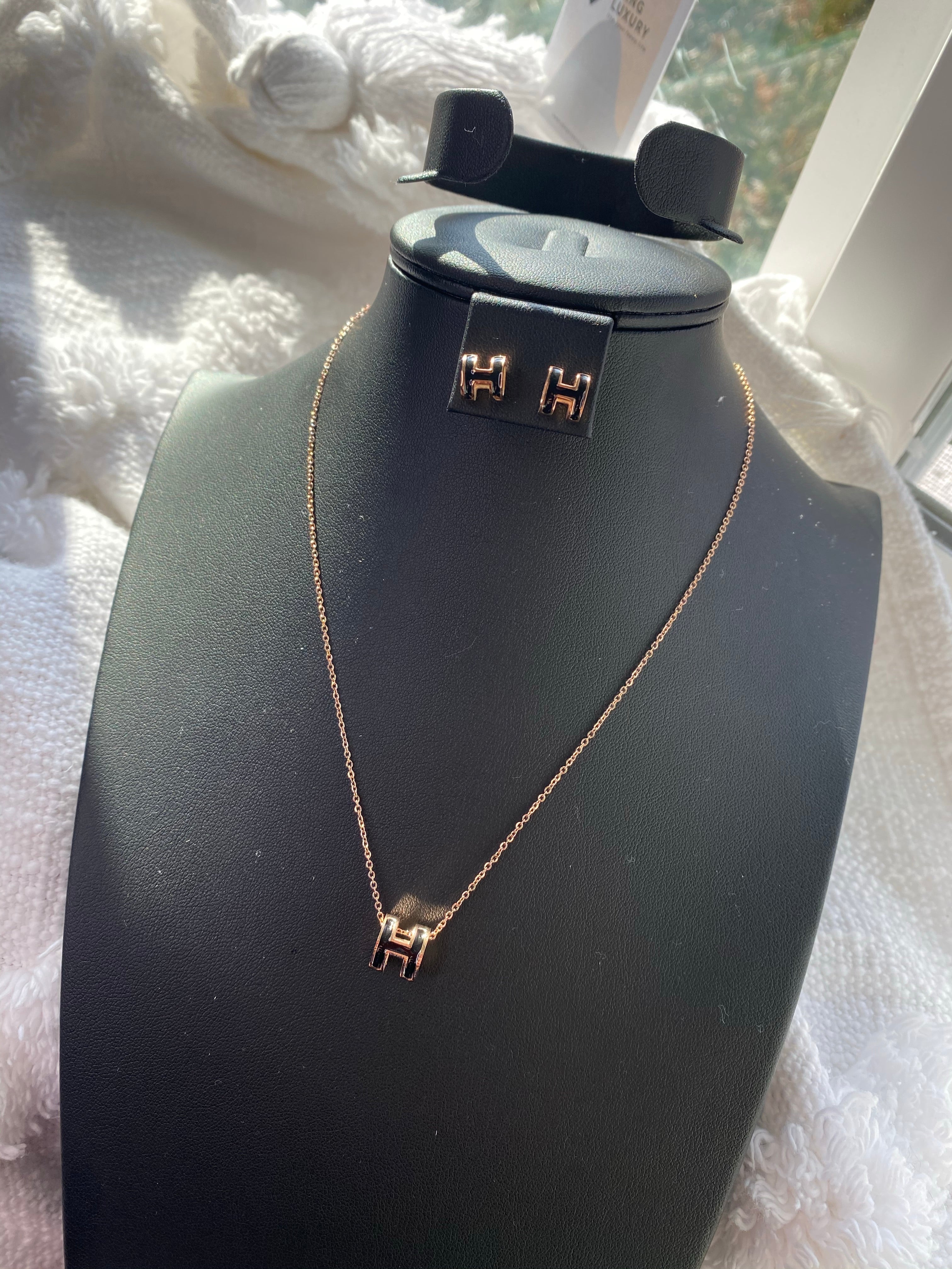 [TOP] HRMES H Logo Set - Black & Gold - Hermes