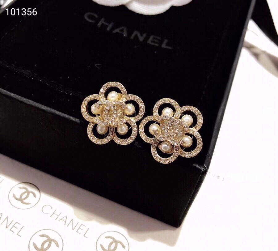 [TOP] CH@NEL Flower Stud Earrings Chanel