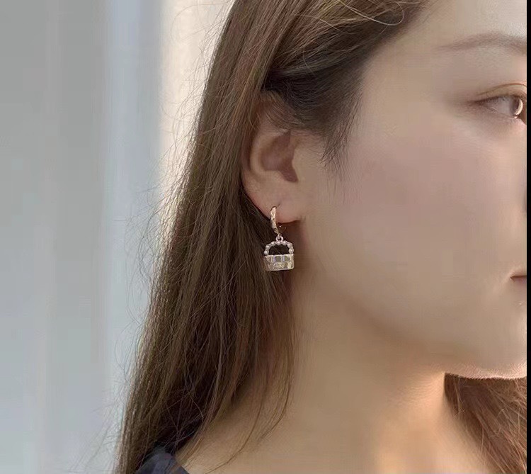 [TOP] FNDI Bag Shape Earrings - Gold - FENDI