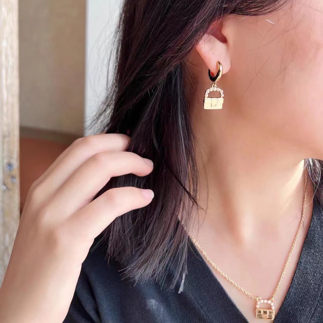 [TOP] FNDI Bag Shape Earrings - Gold - FENDI
