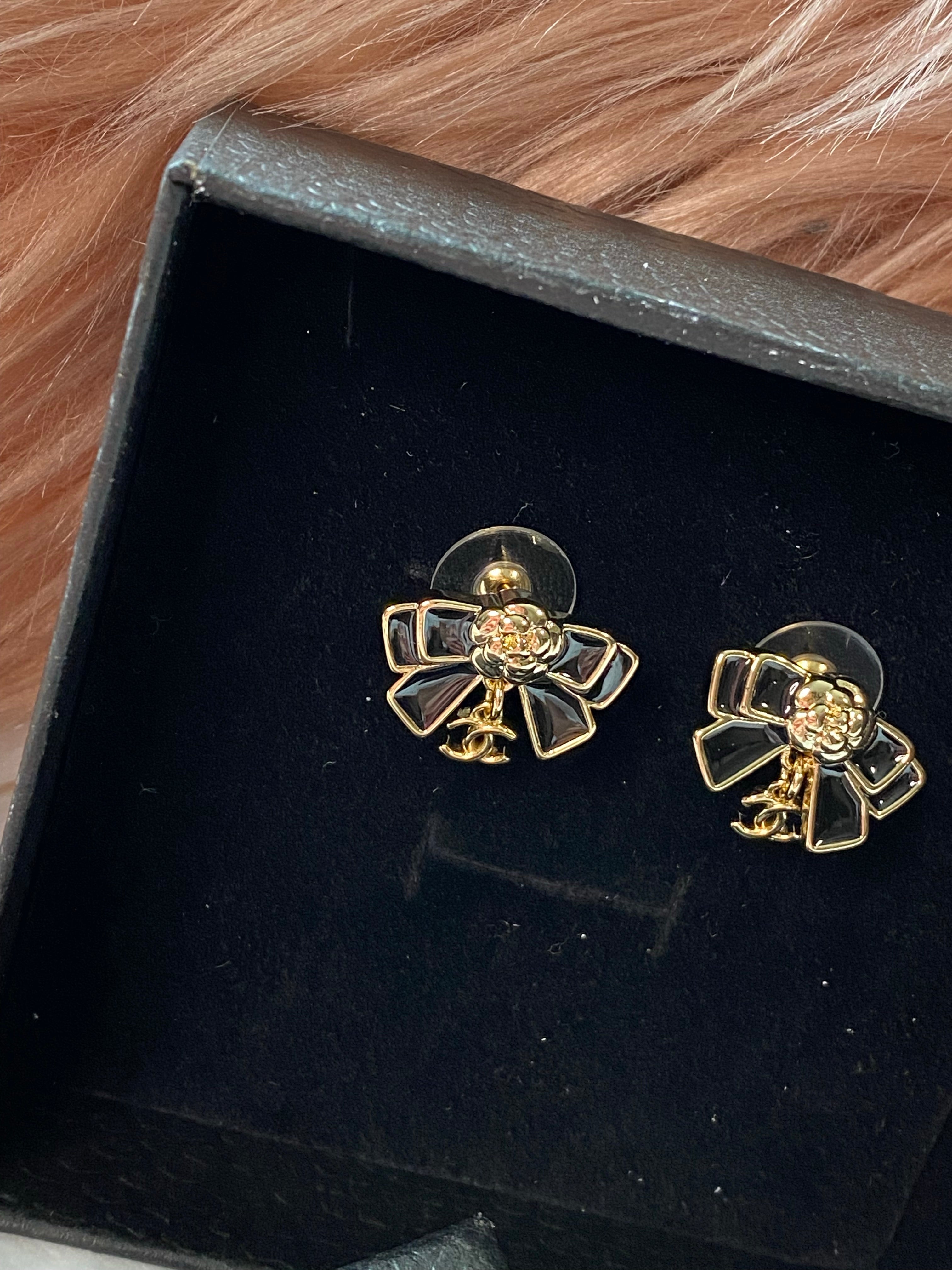 [TOP] CH@NEL Bow Earrings - Chanel