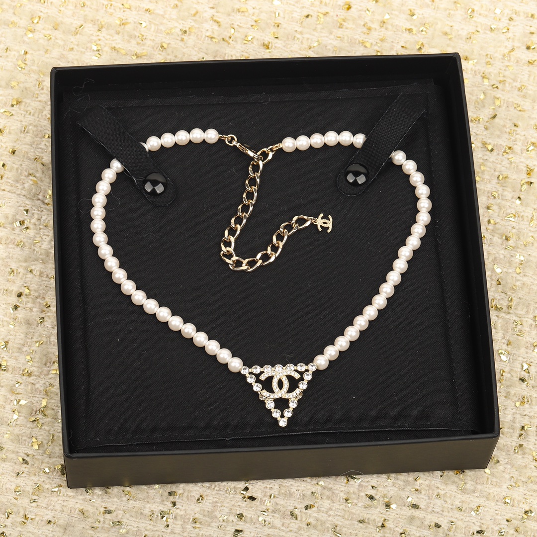 [TOP] CH@NEL logo triangle diamond/pearl necklace - Chanel