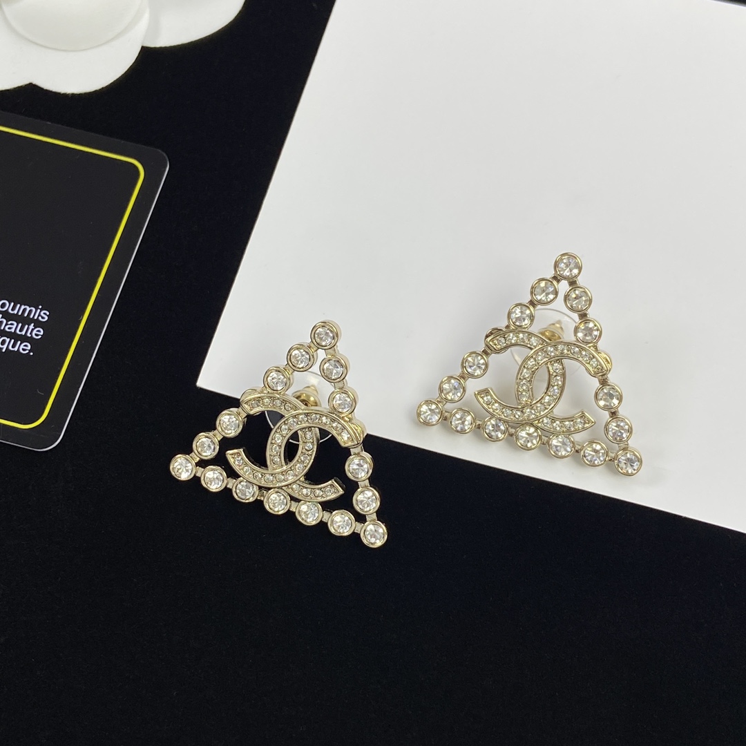 [TOP] CH@NEL Metal Triangle/Diamond Earrings - Gold - Chanel