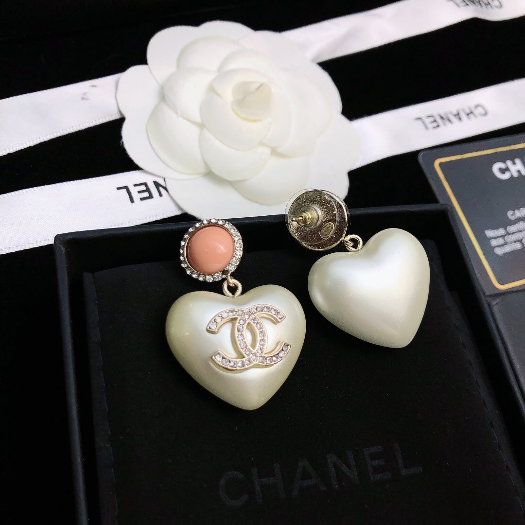 [TOP] CH@NEL Hearts Pearls Gold Pink and White - Chanel