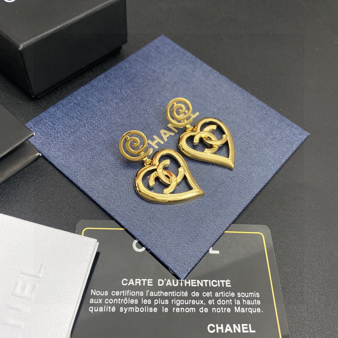 [TOP] CH@NEL Heart Hollow Double C Pendant Spiral Stud Earrings - Chanel