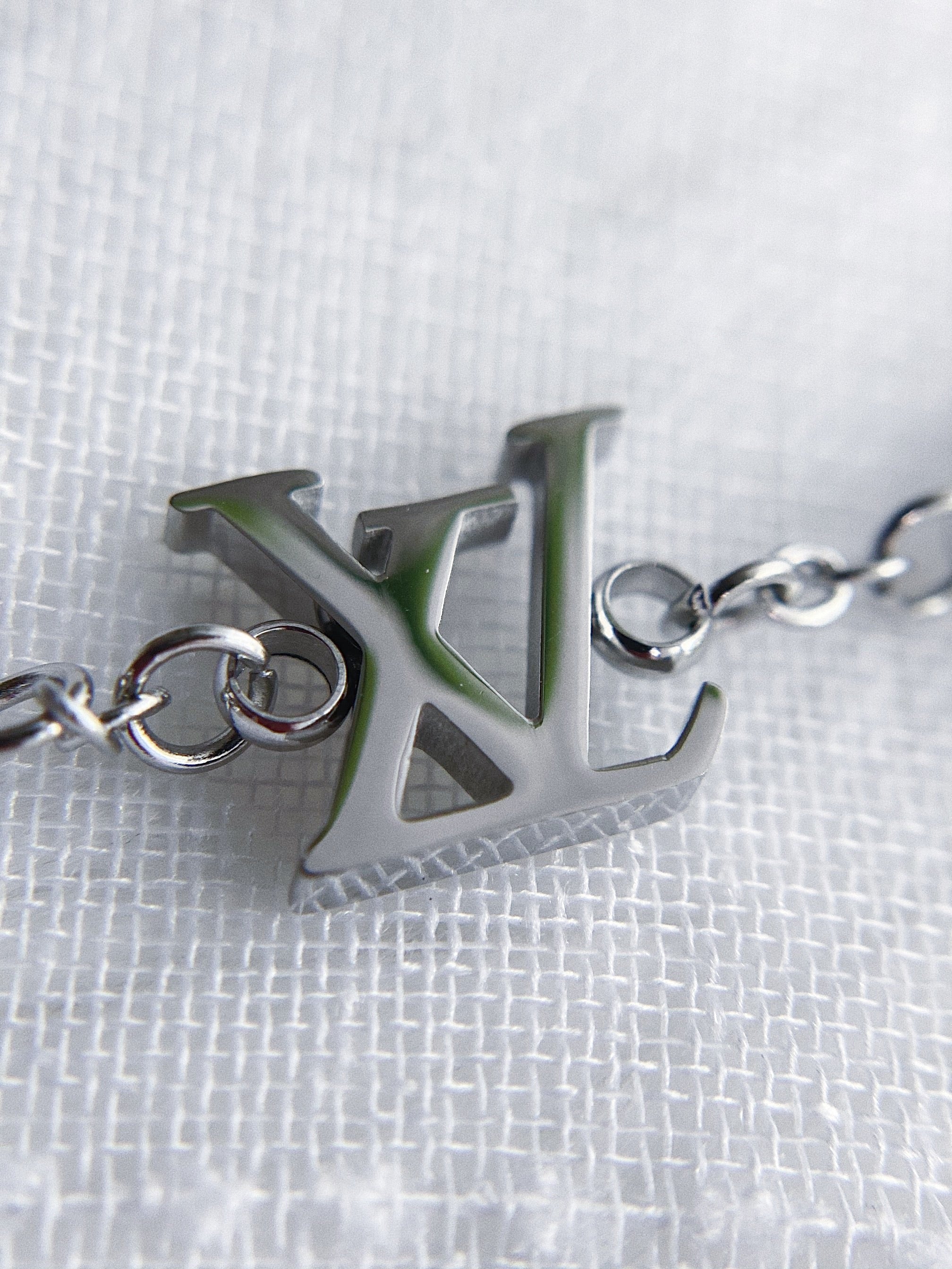 [TOP] L&V Bracelets - Silver