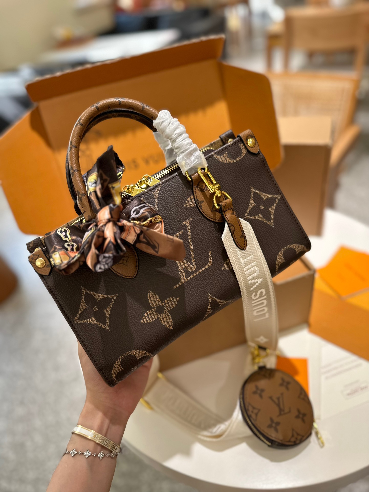 LV OnTheGo East West