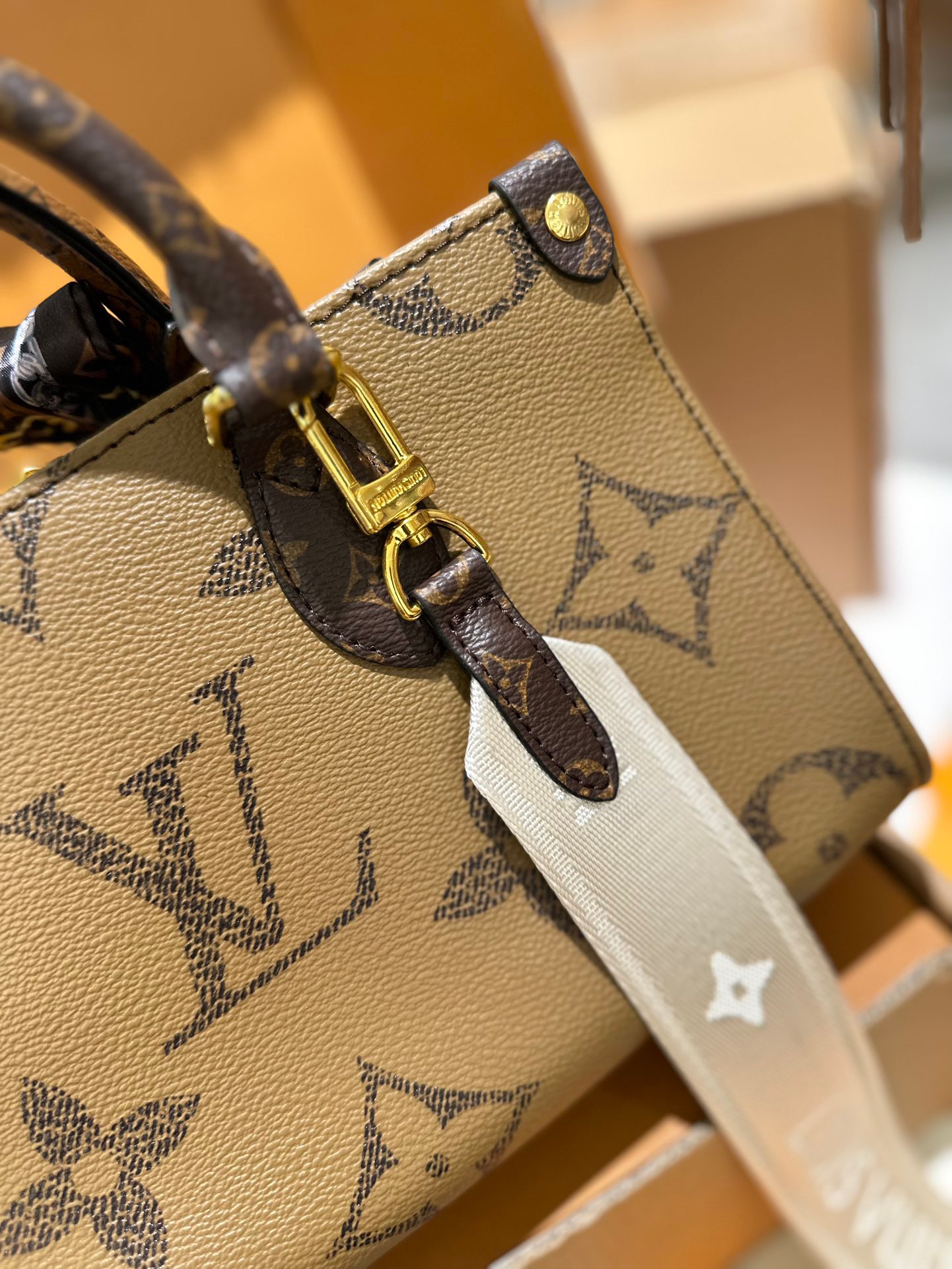 LV OnTheGo East West