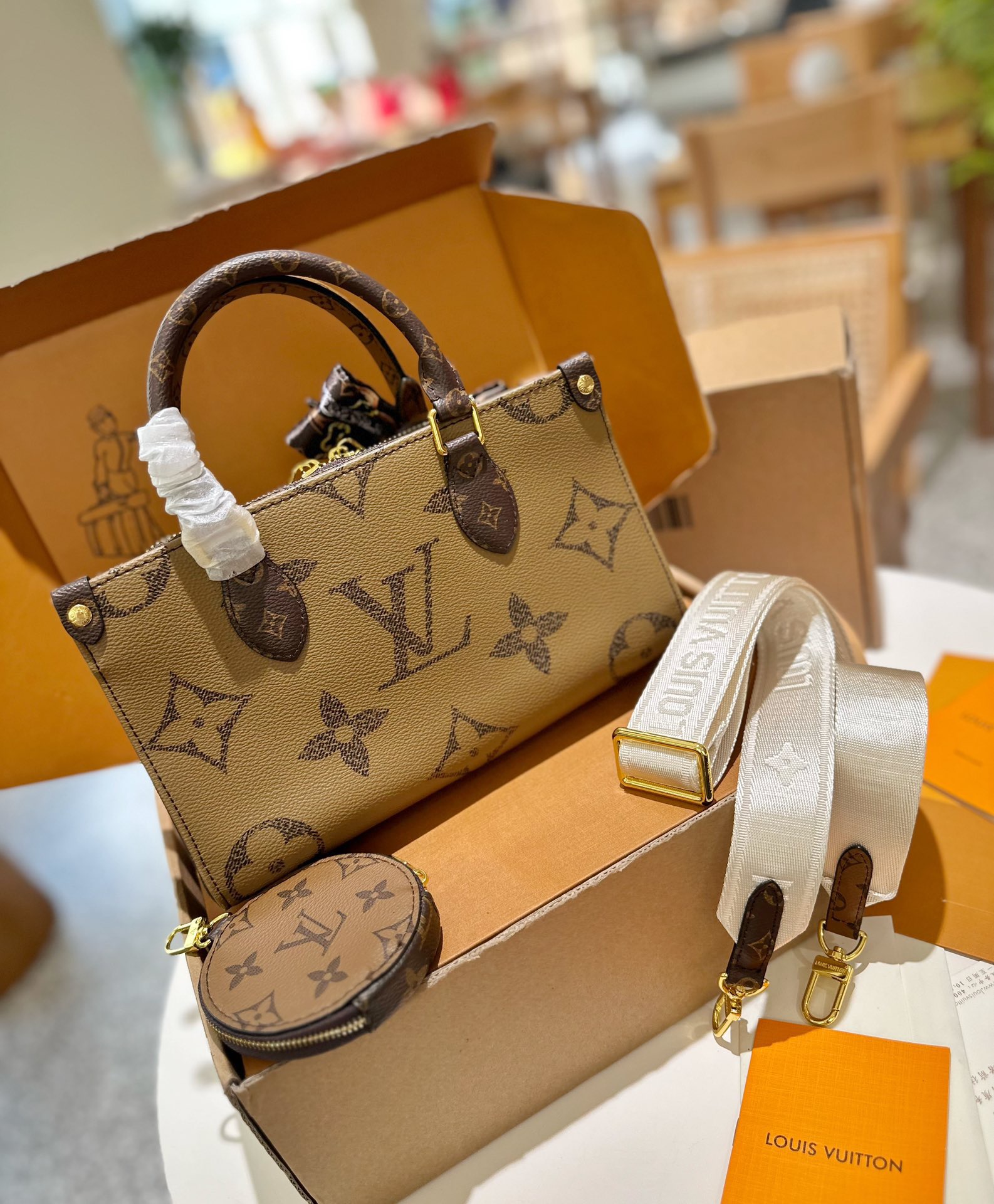 LV OnTheGo East West