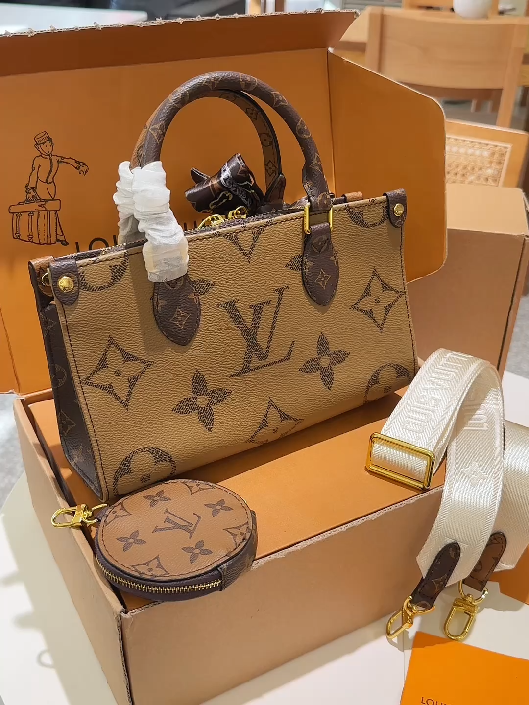 LV OnTheGo East West