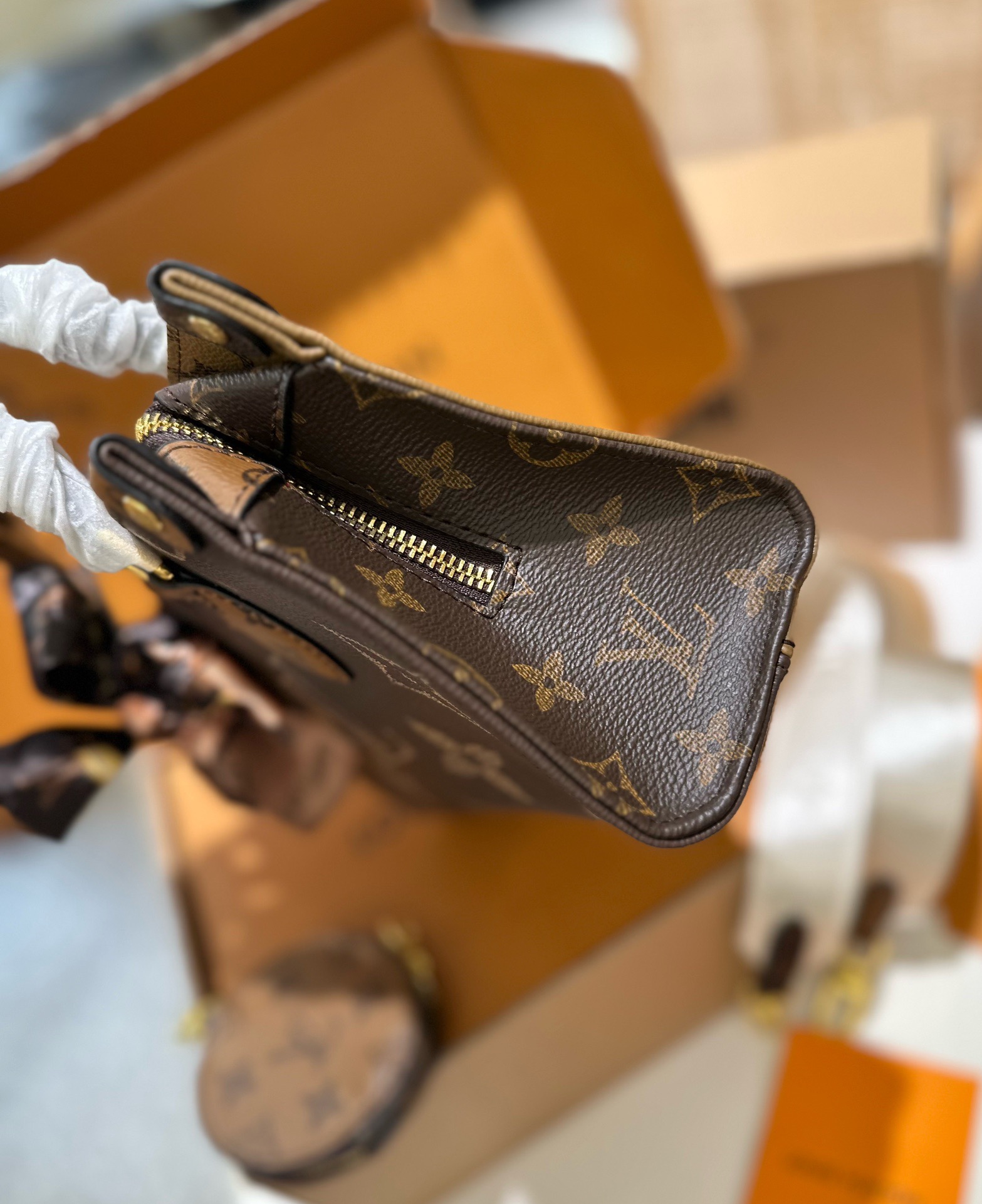 LV OnTheGo East West