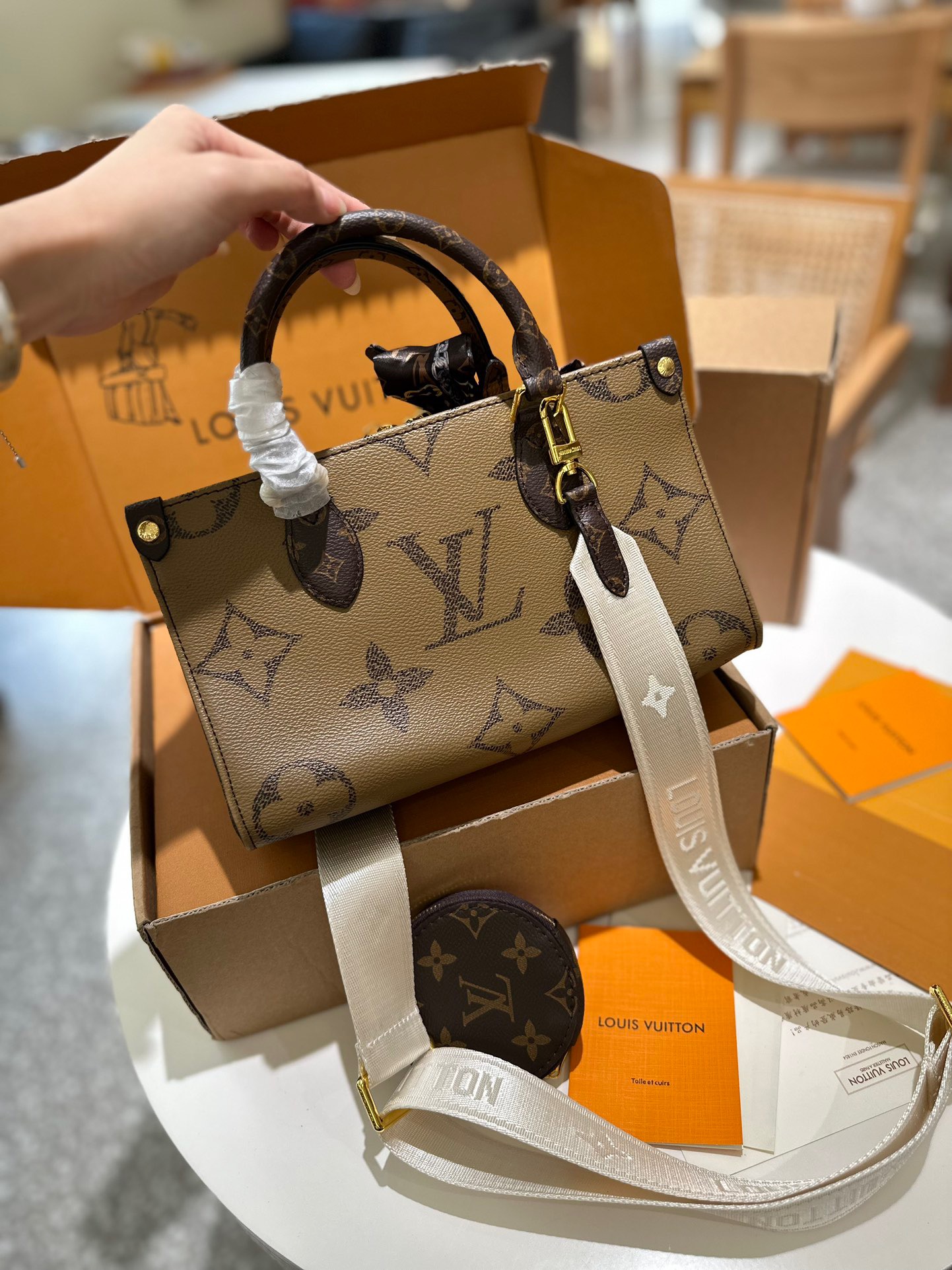 LV OnTheGo East West