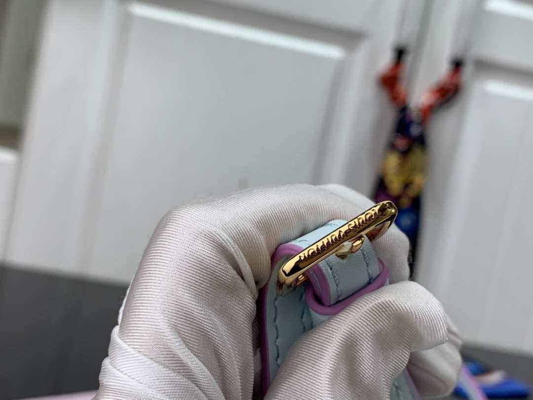 LV M81341 Louis Vuitton Louis Vuitton Petit Sac Plat Bag Monogram