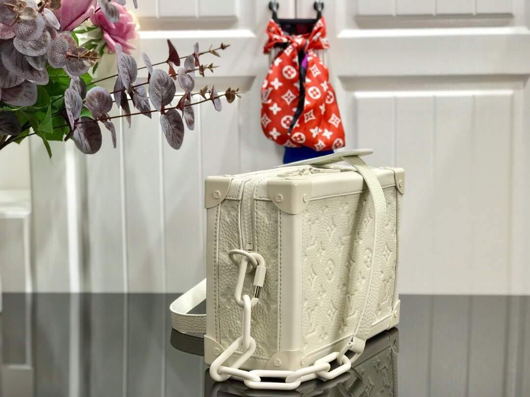 LV M44730 Louis Vuitton M44478 Soft Trunk Monogram Whtie Bag