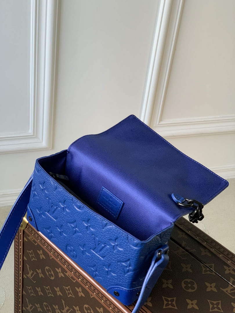 LV M82571 Louis Vuitton Steamer Wearable Wallet Racing Blue