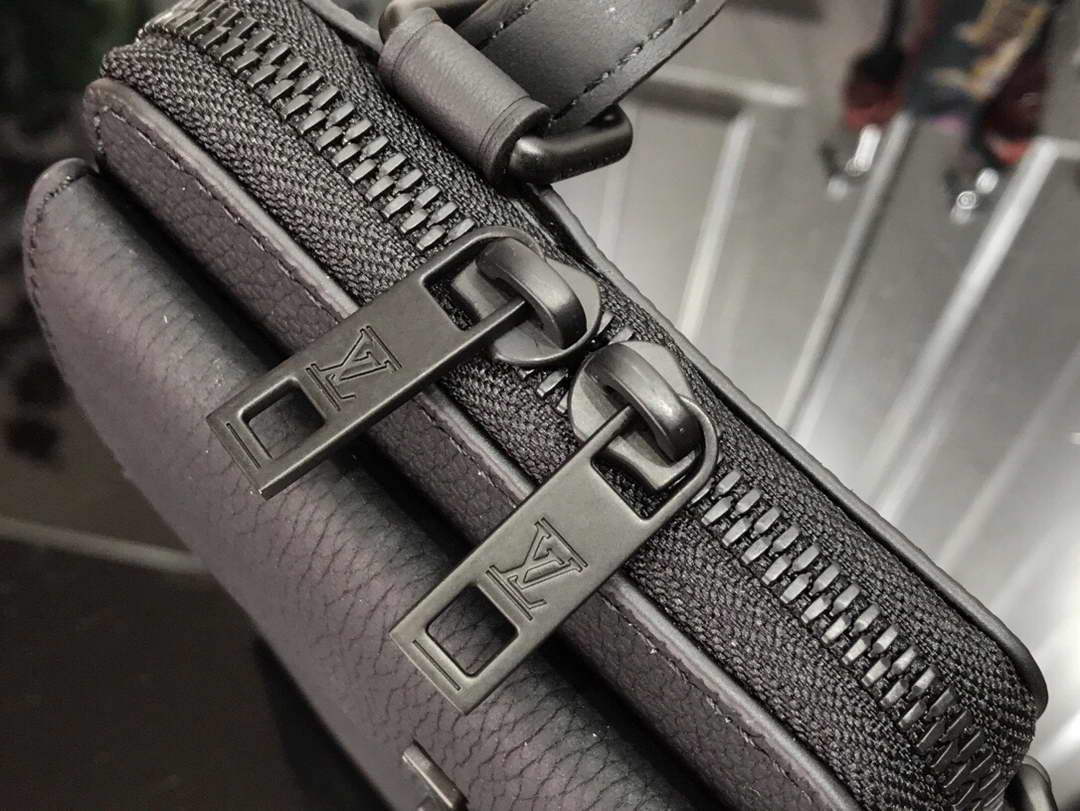 LV M57089 Louis Vuitton Phone Pouch Black Grained Calf Leather
