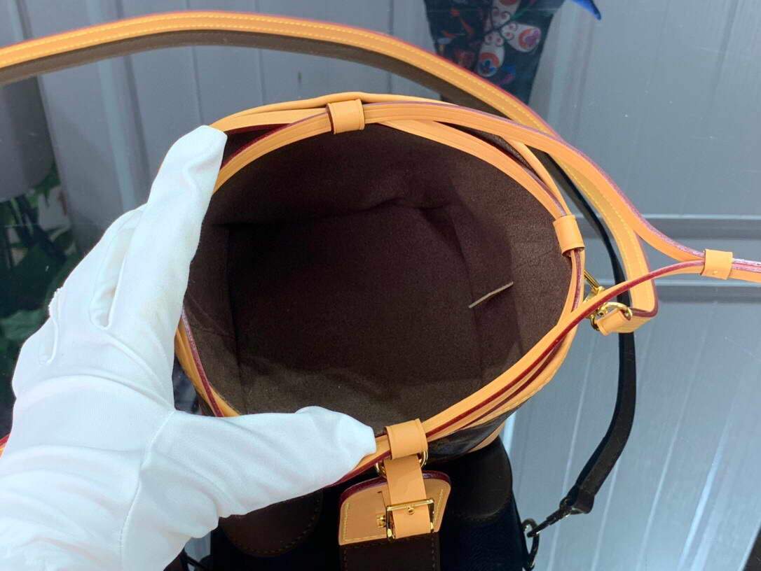 LV M57099 Louis Vuitton Noe Purse Monogram