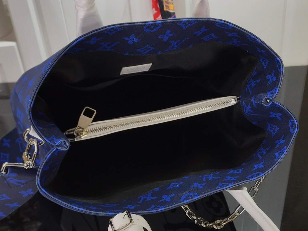 LV M46112 Louis Vuitton Carry It Bag 32cm Monogram Canvas Spring/Summer 2021 Collection Blue