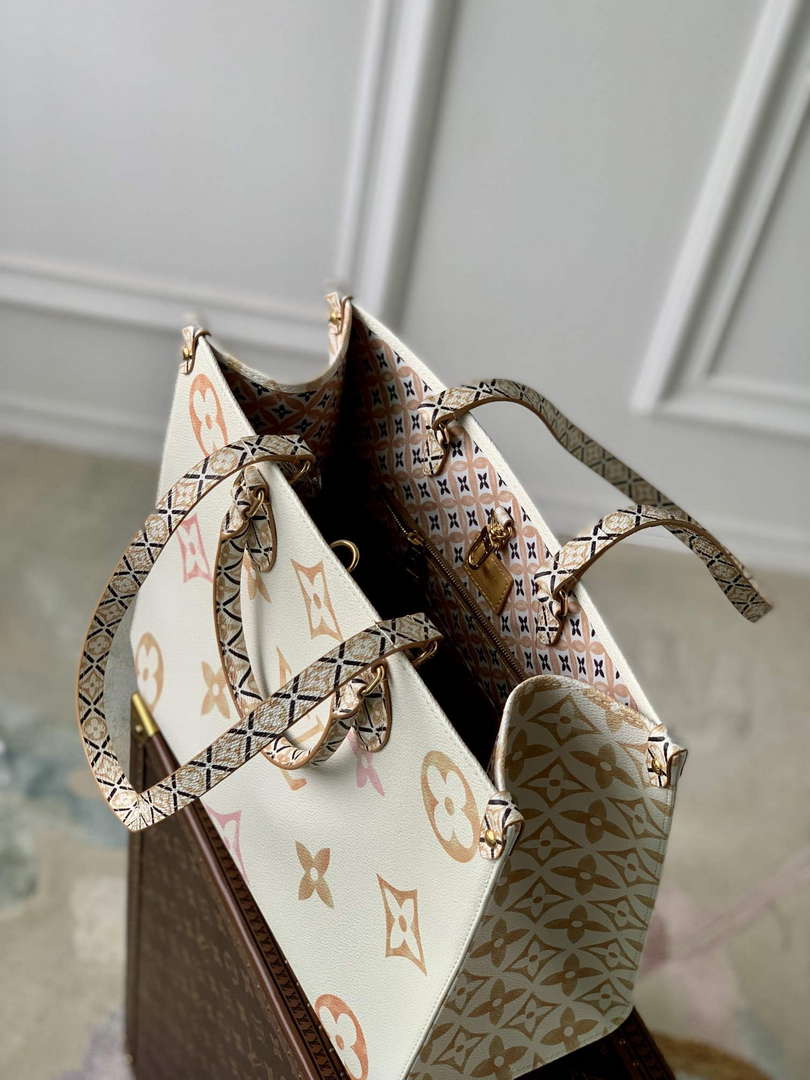 LV M22975 Louis Vuitton OnTheGo MM Tote Bag Beige