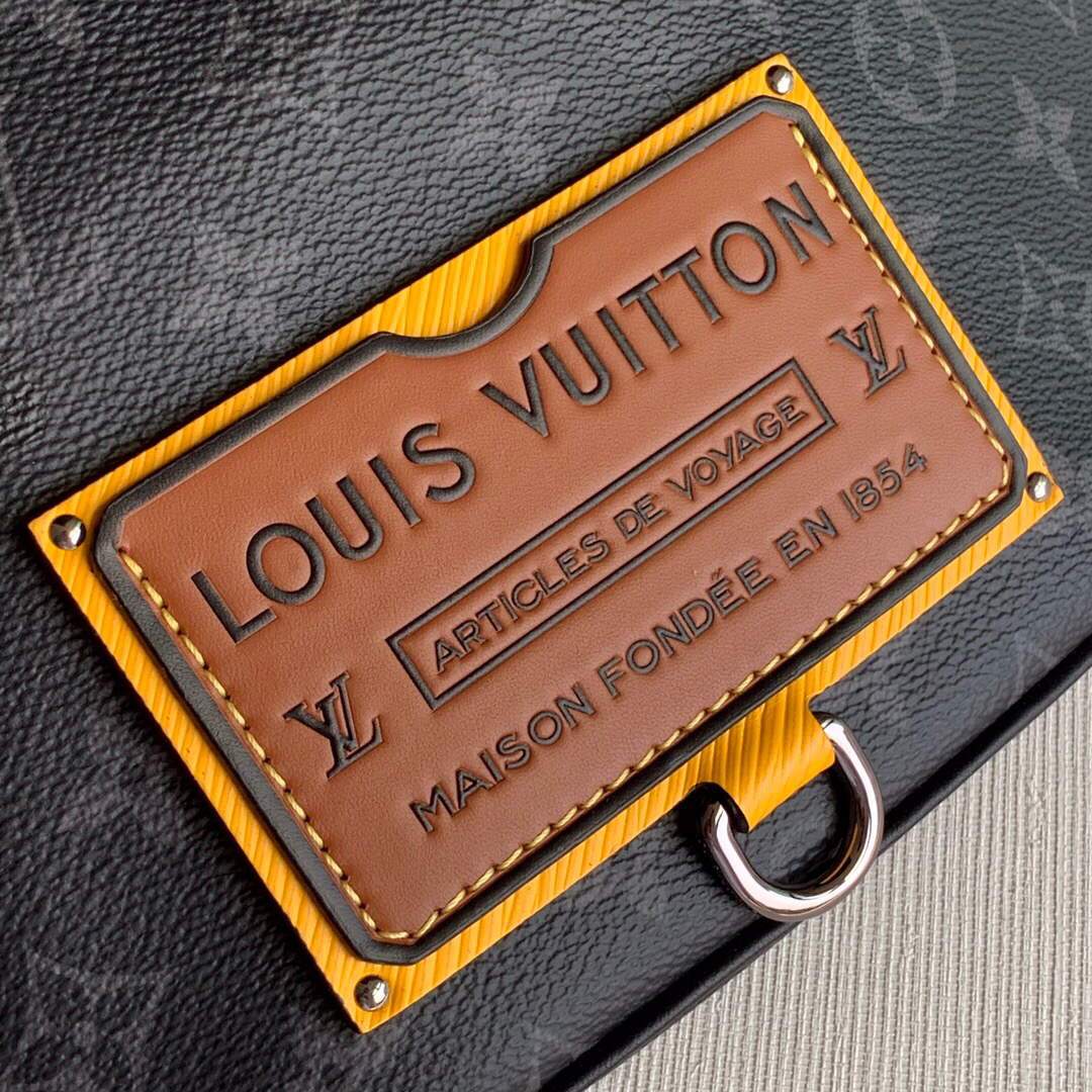 LV M45220 Louis Vuitton Gaston Labels Limited Edition Discovery Waist Bag