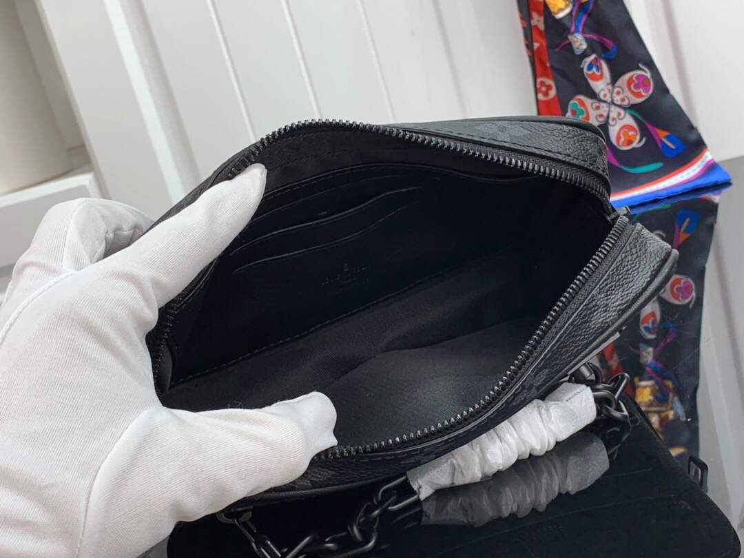 LV M68321 Louis Vuitton Pochette Volga Bag Black