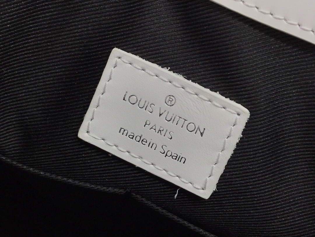 LV M46113 Louis Vuitton Carry It Bag 25cm Monogram Canvas Spring/Summer 2021 Collection Red