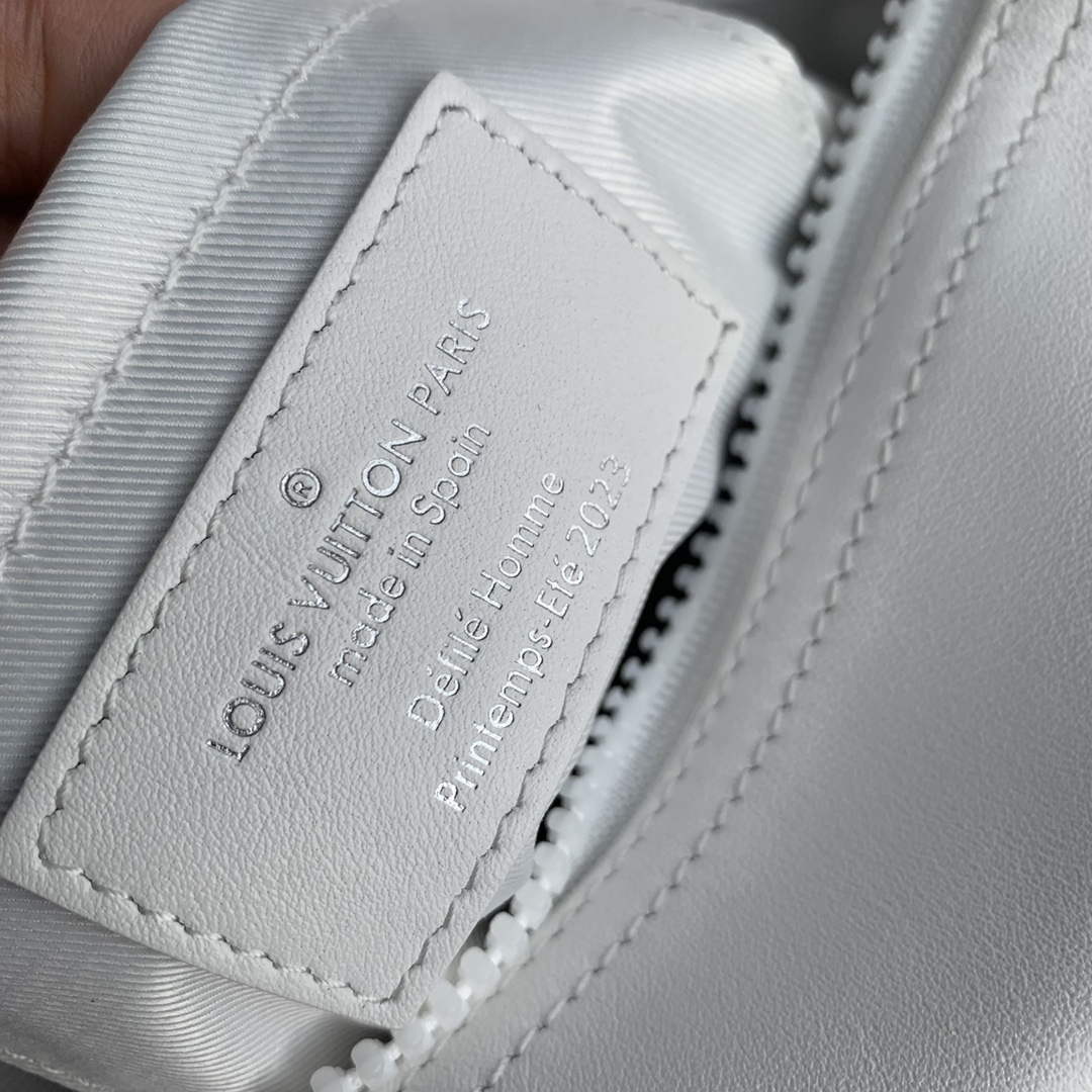 LV M21812 Louis Vuitton Cruiser Messenger Bag White