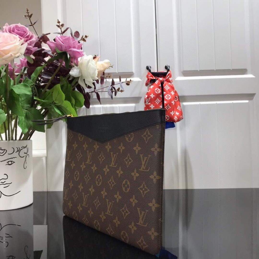 LV M60248 Louis Vuitton Daily Pouch Monogram Canvas Bag M64591 Black