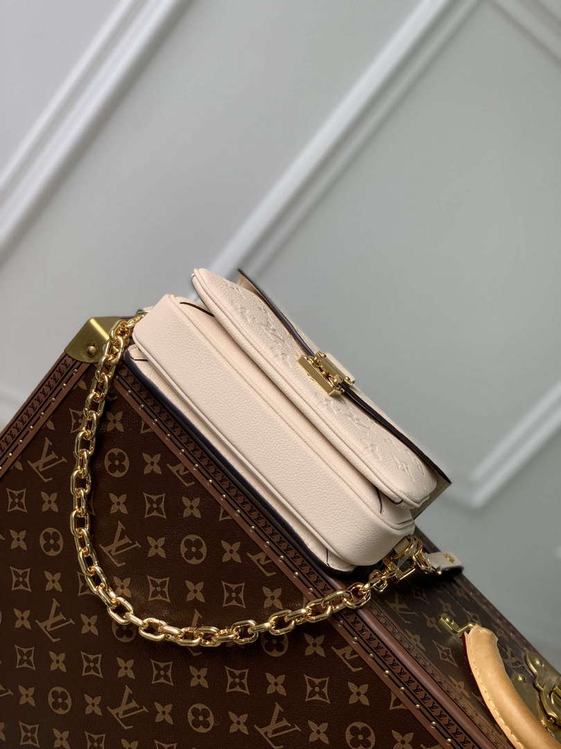 LV M22942 Louis Vuitton Pochette M��tis East West Handbag Cr��me Beige