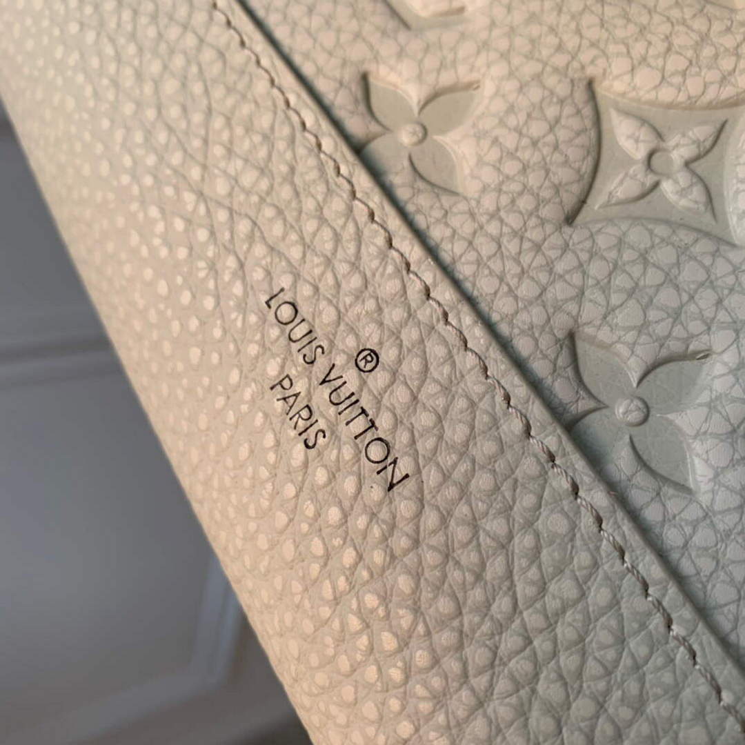 LV M81556 Louis Vuitton Pochette Voyage Other Leathers Light gray