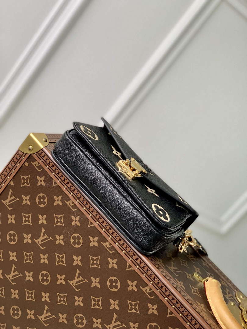 LV M46596 Louis Vuitton Pochette M��tis East West Handbag