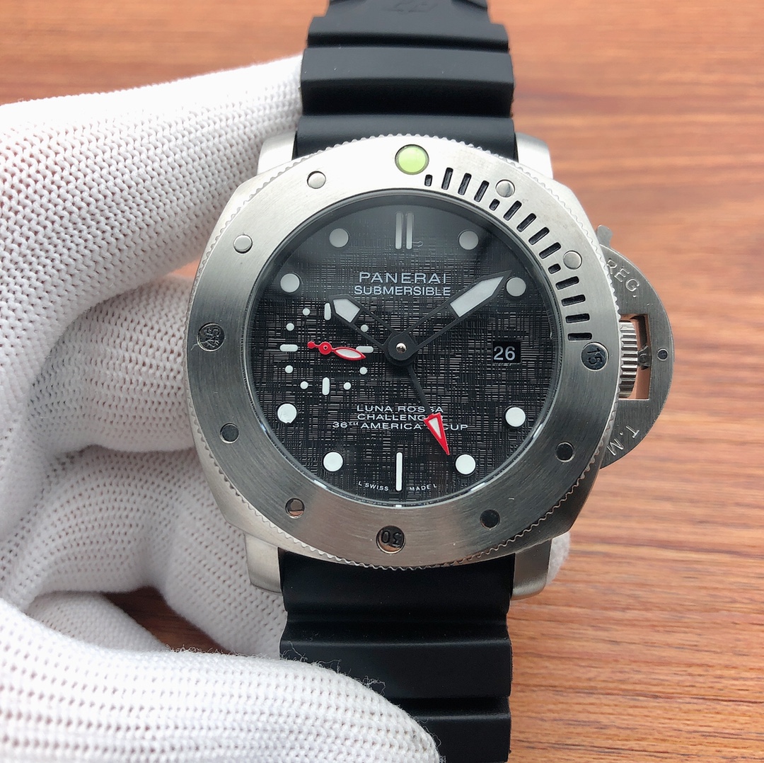 Panerai PAM00The size is 47mm in diameter.