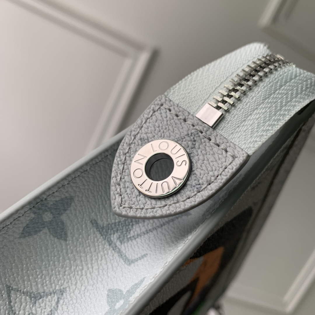 LV M82589 Louis Vuitton Pochette Voyage White