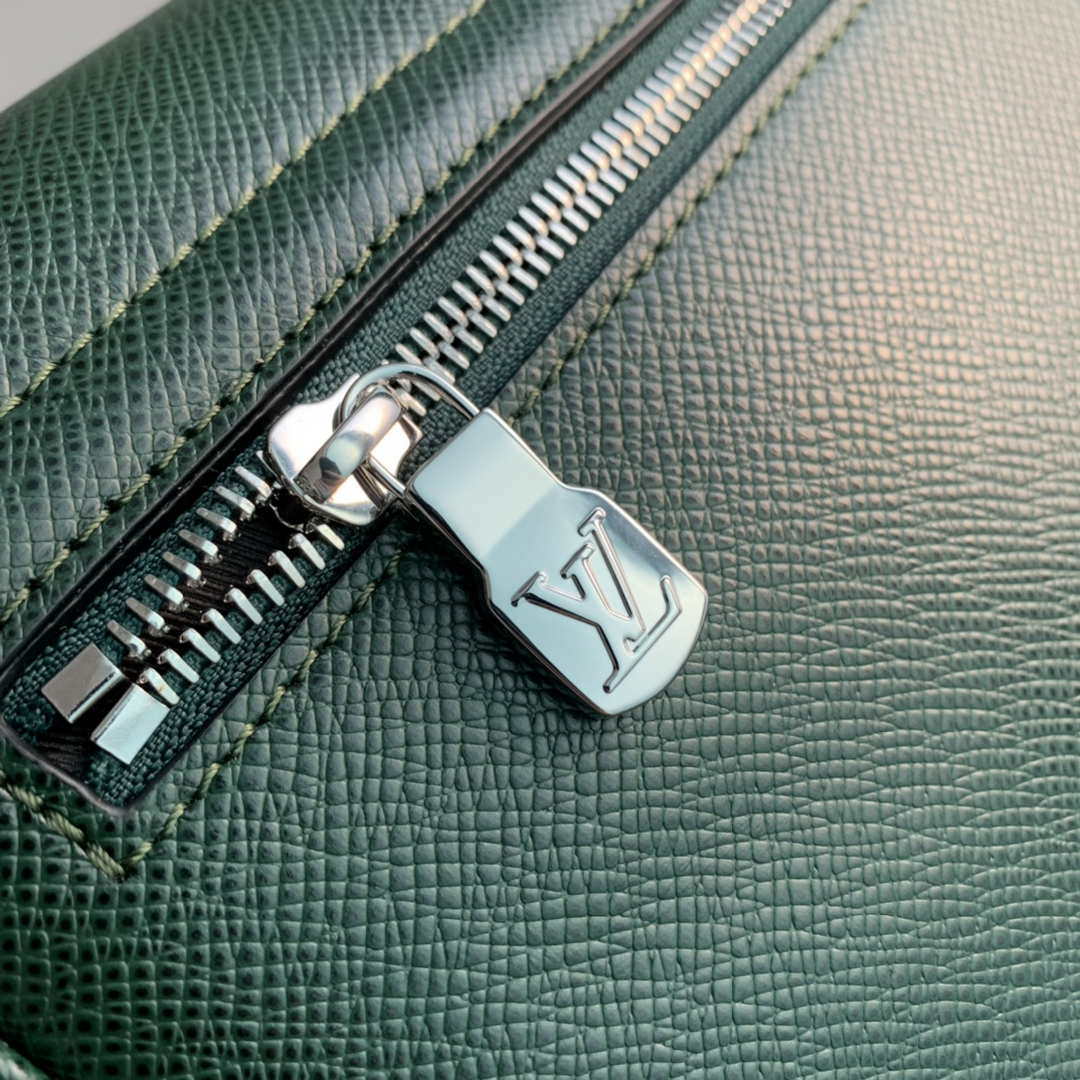Louis Vuitton M30861 District PM Taiga infini Dark Green bag