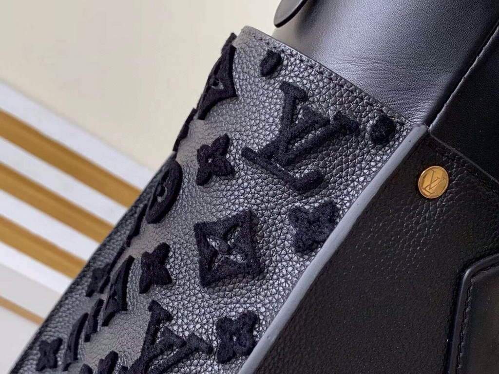 LV M53826 Louis Vuitton M53825 on My Side High end Leathers Tote bag Black