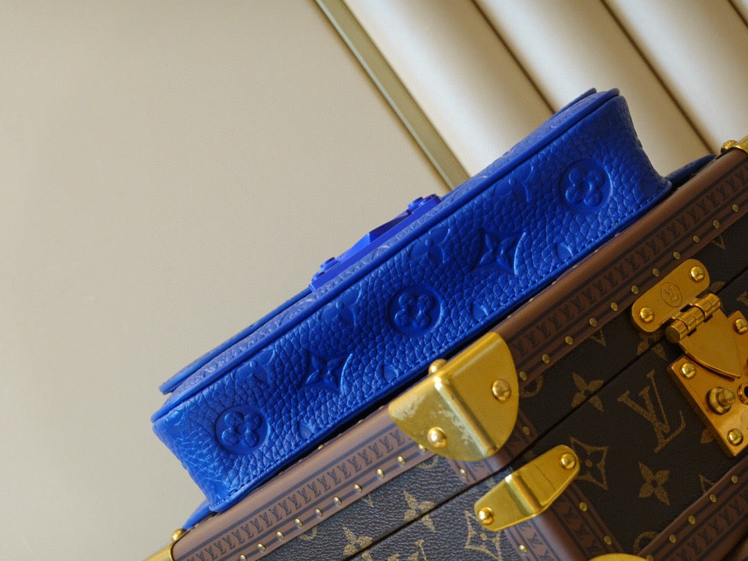 LV Louis Vuitton M58487 S Lock Sling Blue