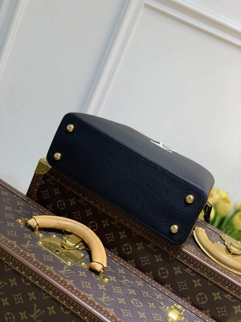 LV M59021 Louis Vuitton Capucines MM Handbag Black