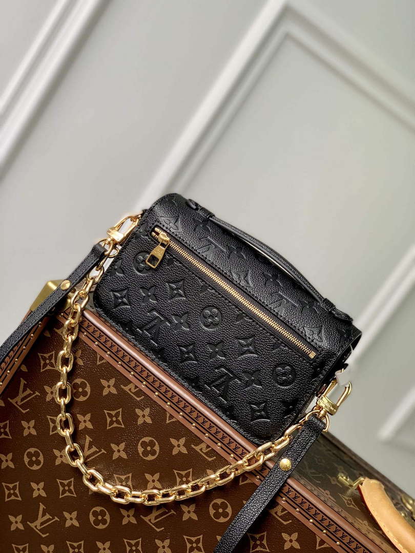 LV M46595 Louis Vuitton Pochette M��tis East West Handbag Black