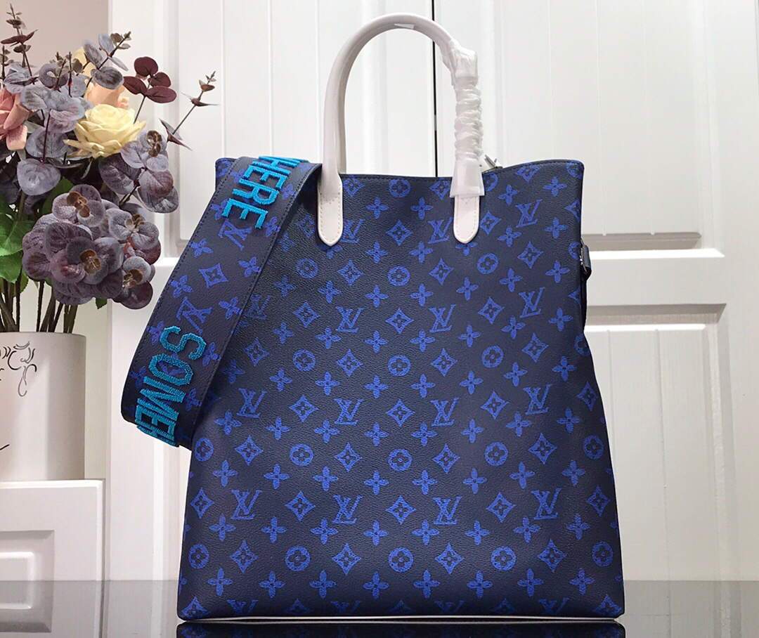 LV M46112 Louis Vuitton Carry It Bag 32cm Monogram Canvas Spring/Summer 2021 Collection Blue