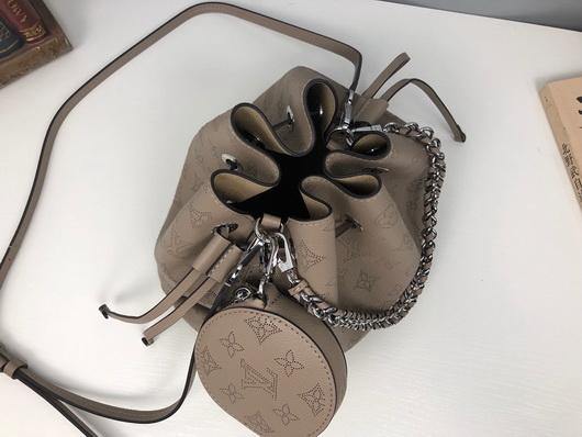 LV M57201 Louis Vuitton M57070 Bella Mahina M57068 Crossbody Galet Gray