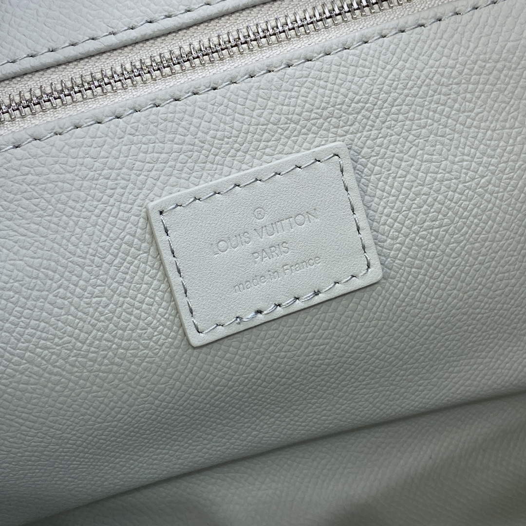 LV M82576 Louis Vuitton Dopp Kit Bag Off-white