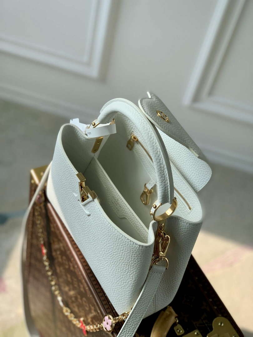LV M22375 Louis Vuitton Capucines BB Handbag White