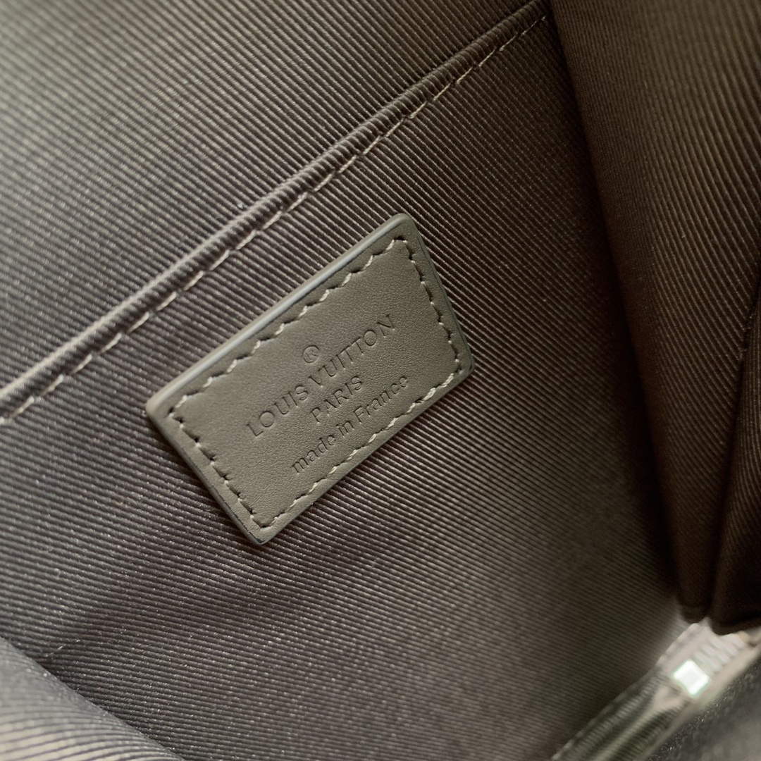 LV M57089 Louis Vuitton Phone Pouch Green