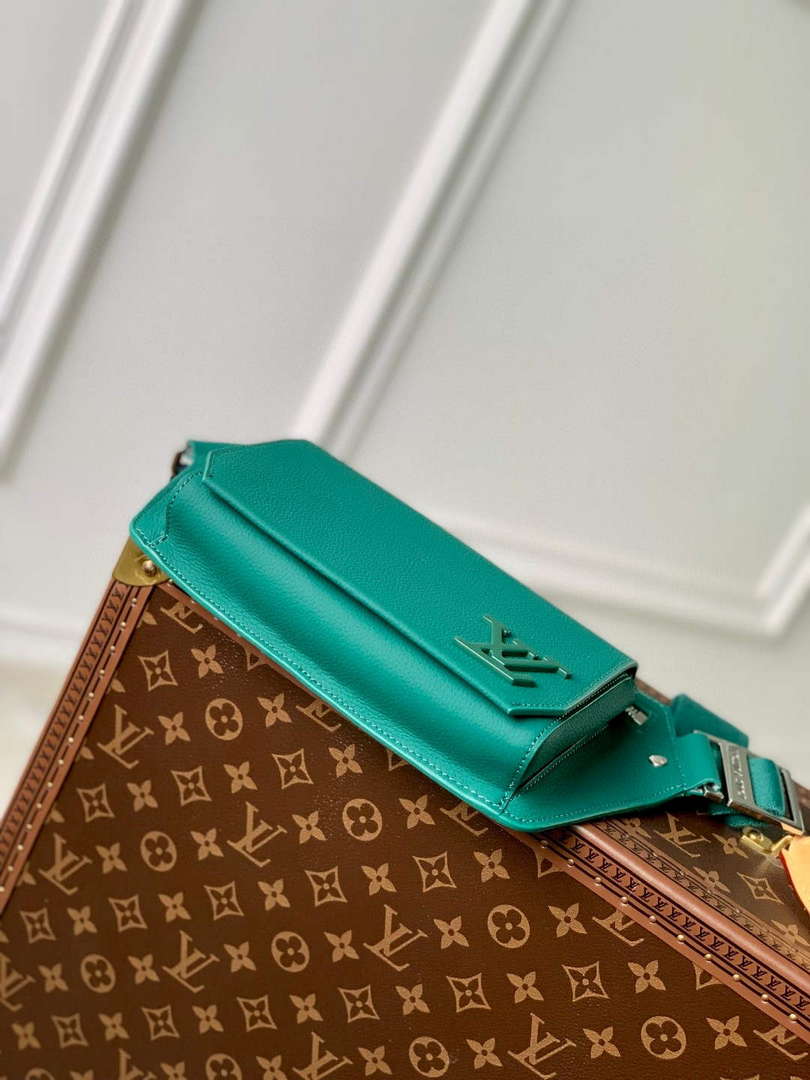 LV M22665 Louis Vuitton Takeoff Slingbag Green