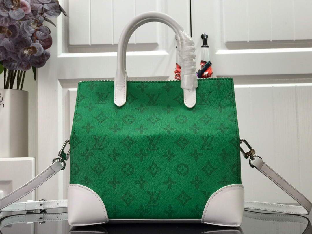LV M46113 Louis Vuitton Carry It Bag 25cm Monogram Canvas Spring/Summer 2021 Collection Green