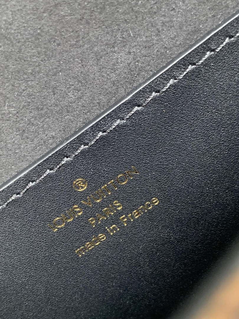 LV M46548 Louis Vuitton Tilsitt Monogram and Monogram Reverse