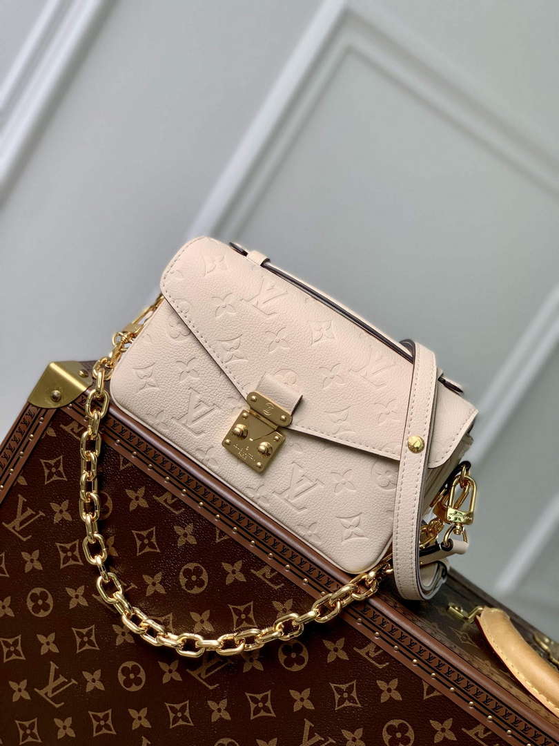 LV M22942 Louis Vuitton Pochette M��tis East West Handbag Cr��me Beige