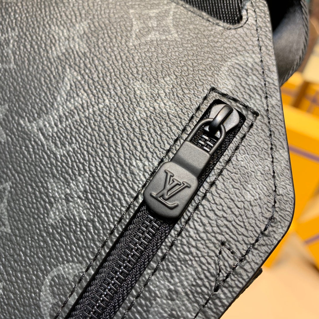 LV M45912 Louis Vuitton Saumur slingbag Monogram eclipse