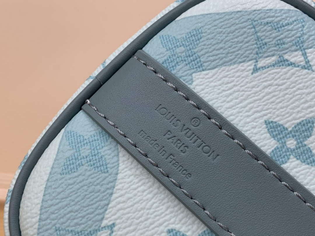 LV M22527 Louis Vuitton Keepall Bandouli��re 25 Bag Crystal Blue